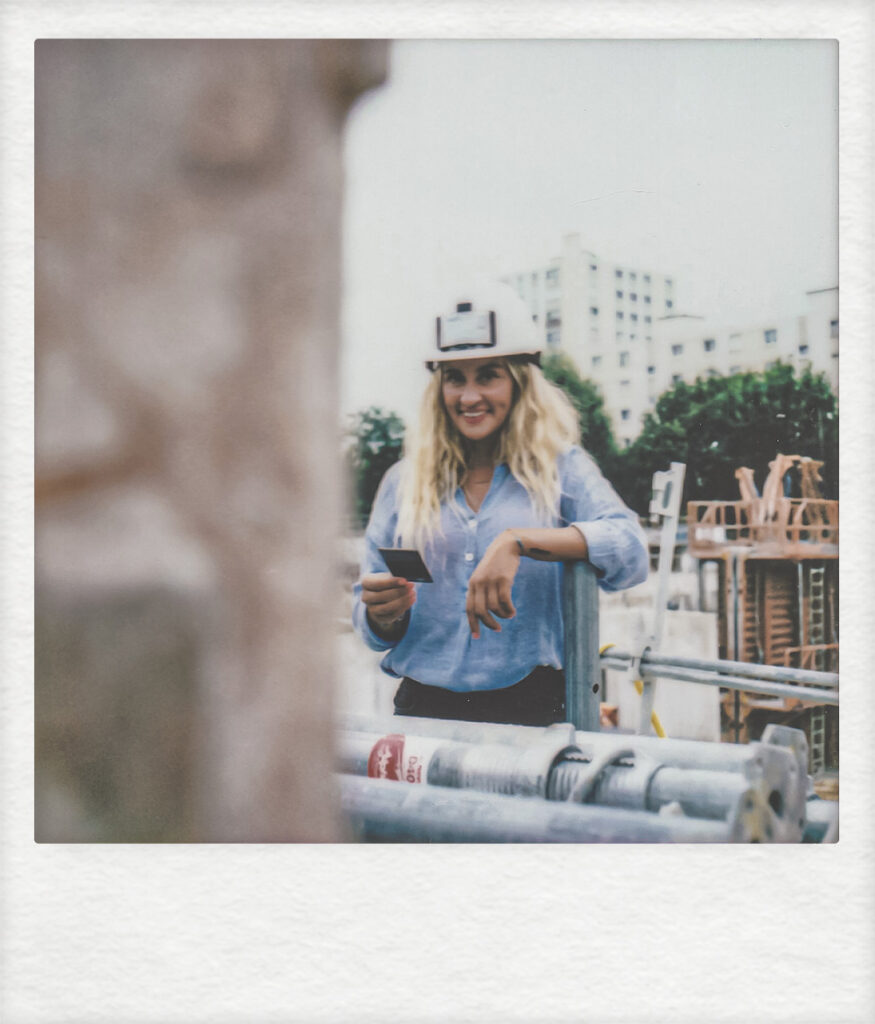 Polaroïd de Tatiana, responsable HSE dans le bâtiment